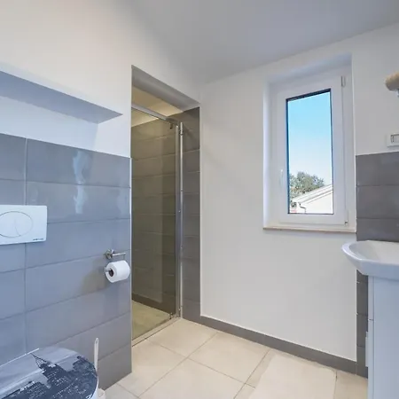 Golf House In - Haus Fuer 9-10 Personen * Ližnjan