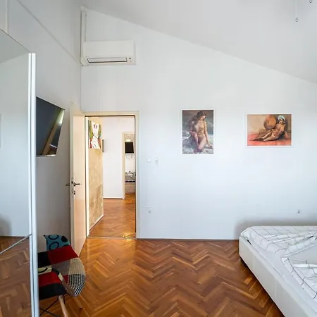 Golf House In - Haus Fuer 9-10 Personen Ližnjan