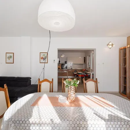 Golf House In - Haus Fuer 9-10 Personen * Ližnjan