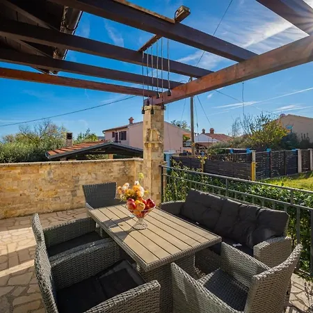 Golf House In - Haus Fuer 9-10 Personen * Ližnjan
