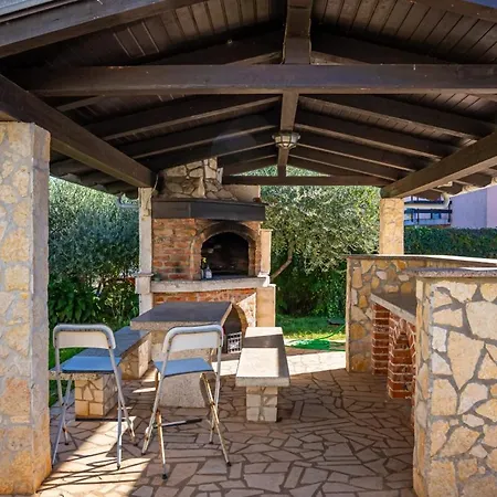 Golf House In - Haus Fuer 9-10 Personen Ližnjan